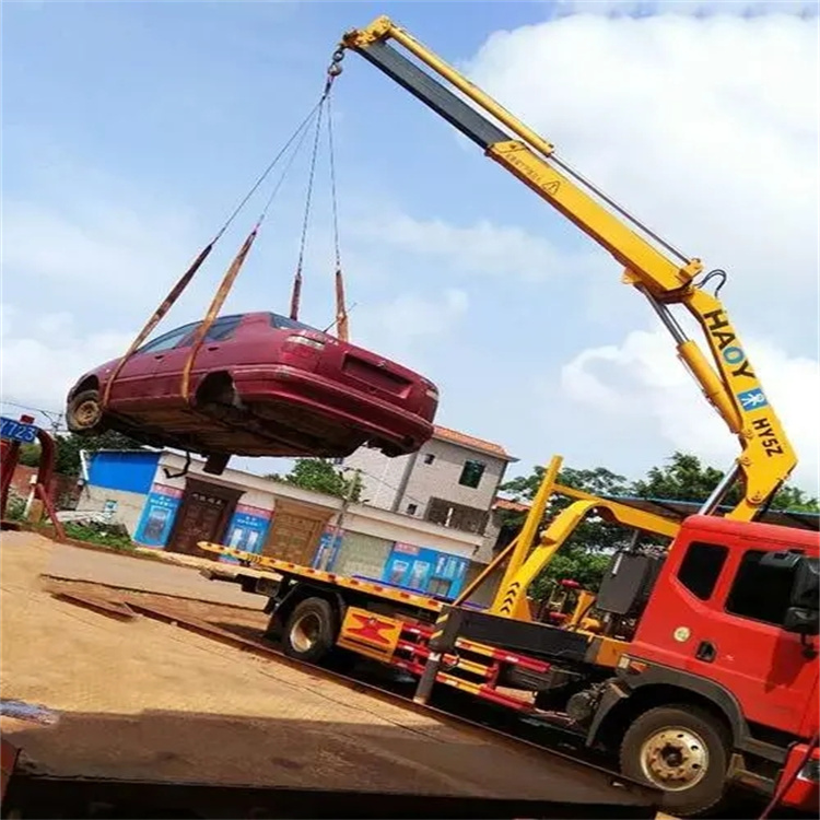 夷陵吊车吊汽车的正确方法